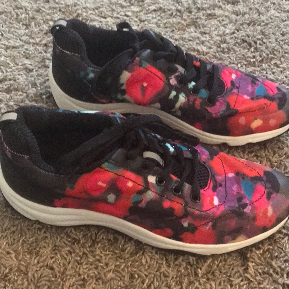 New Vionic floral sneakers